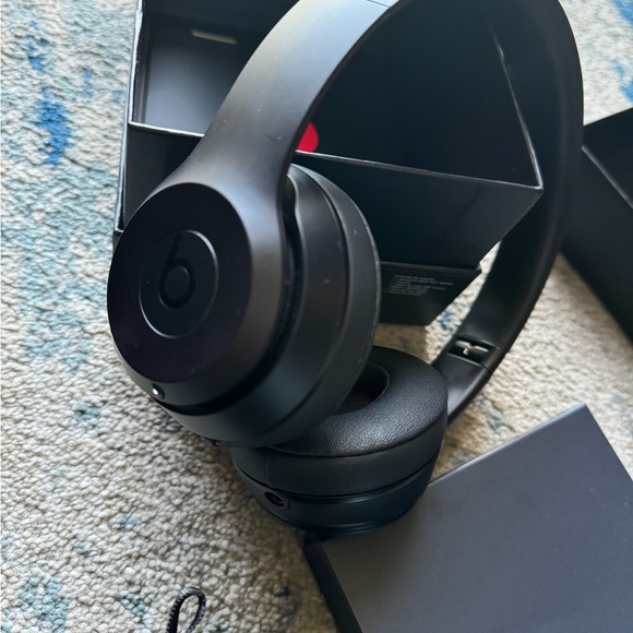 Beats Solo 3 NEW - Picture 6 of 6